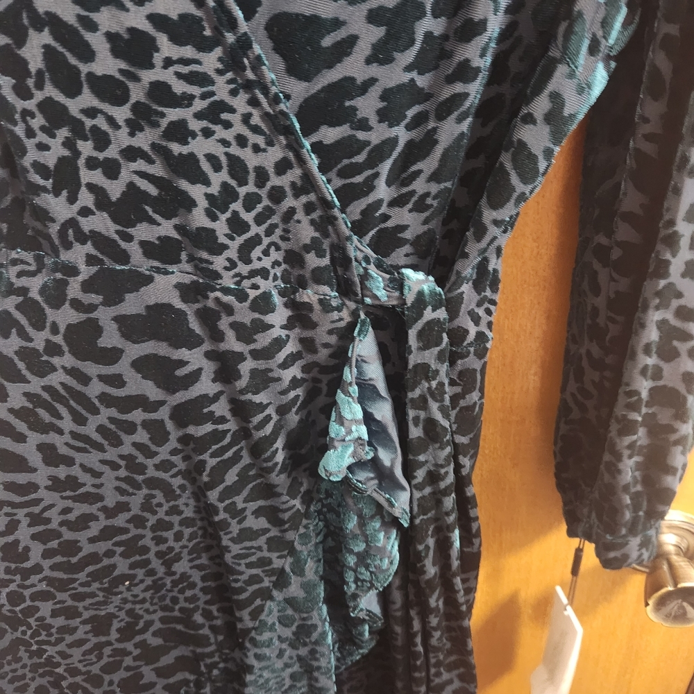 Calvin Klein Green Velvet Leopard Print Dress Size 8 - Picture 8 of 12